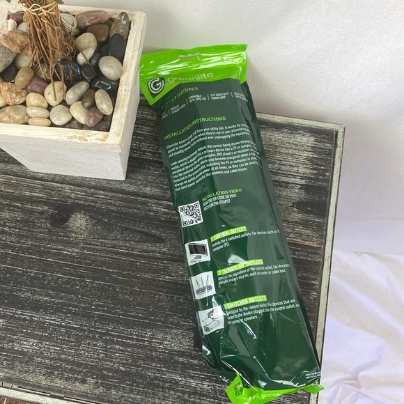 Greenlite Tier 1 Advanced Surge Protection Power Strip NEW - Picture 2 of 4